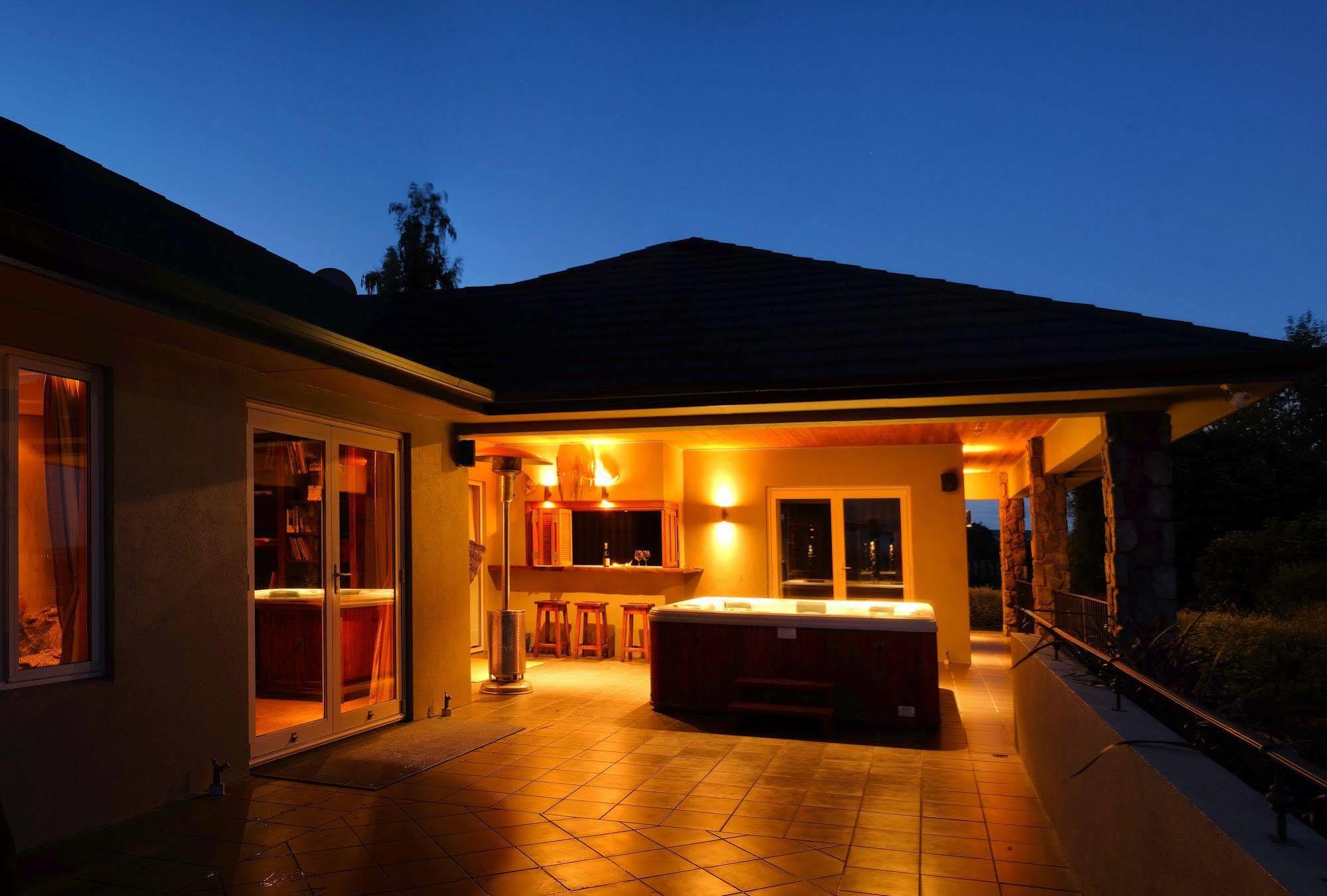 Tauhara Sunrise Lodge Taupo Zewnętrze zdjęcie